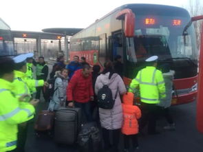 尖刀交警查获违规客运大客车